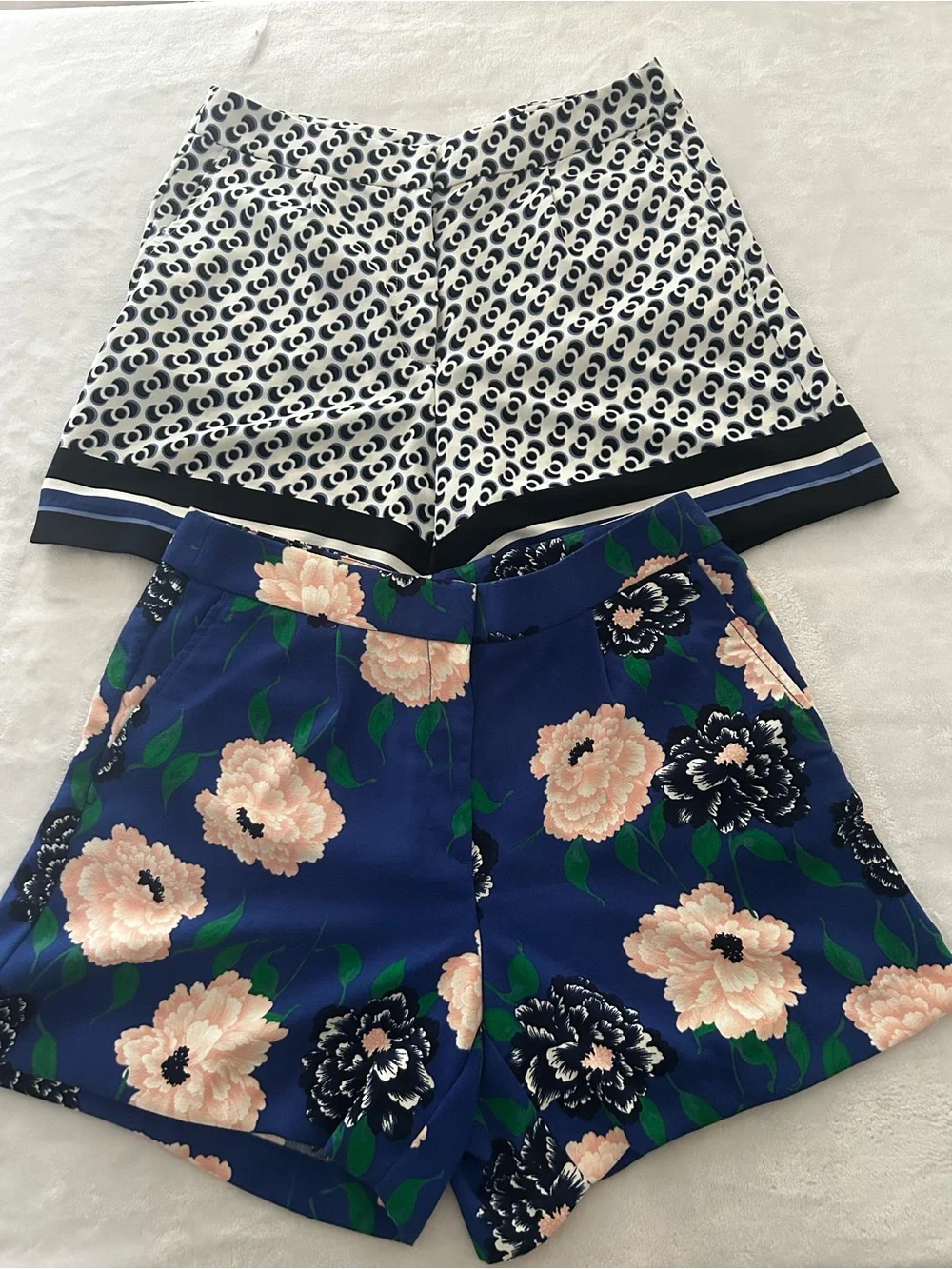 Ann Taylor The Drapey Mom High Rise Blue Printed Shorts  Women’s Size 8